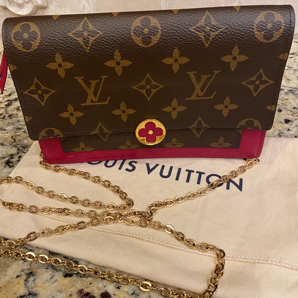 Louis Vuitton Flor Chain Bag - Picture 11 of 16